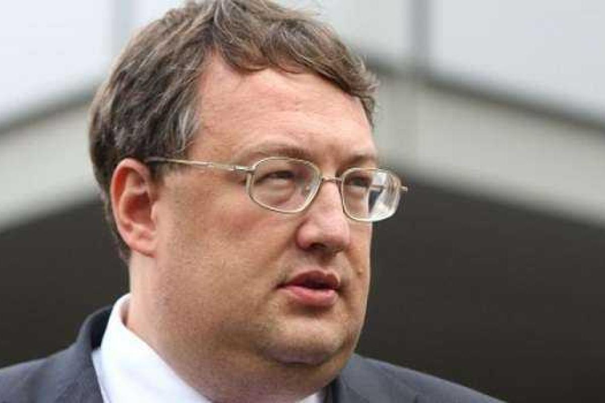 Если Шокин хочет остаться на посту, ему надо активнее привлекать к ответственности чиновников - Геращенко Если Шокин хочет остаться на посту, ему надо активнее привлекать к ответственности чиновников - Геращенко