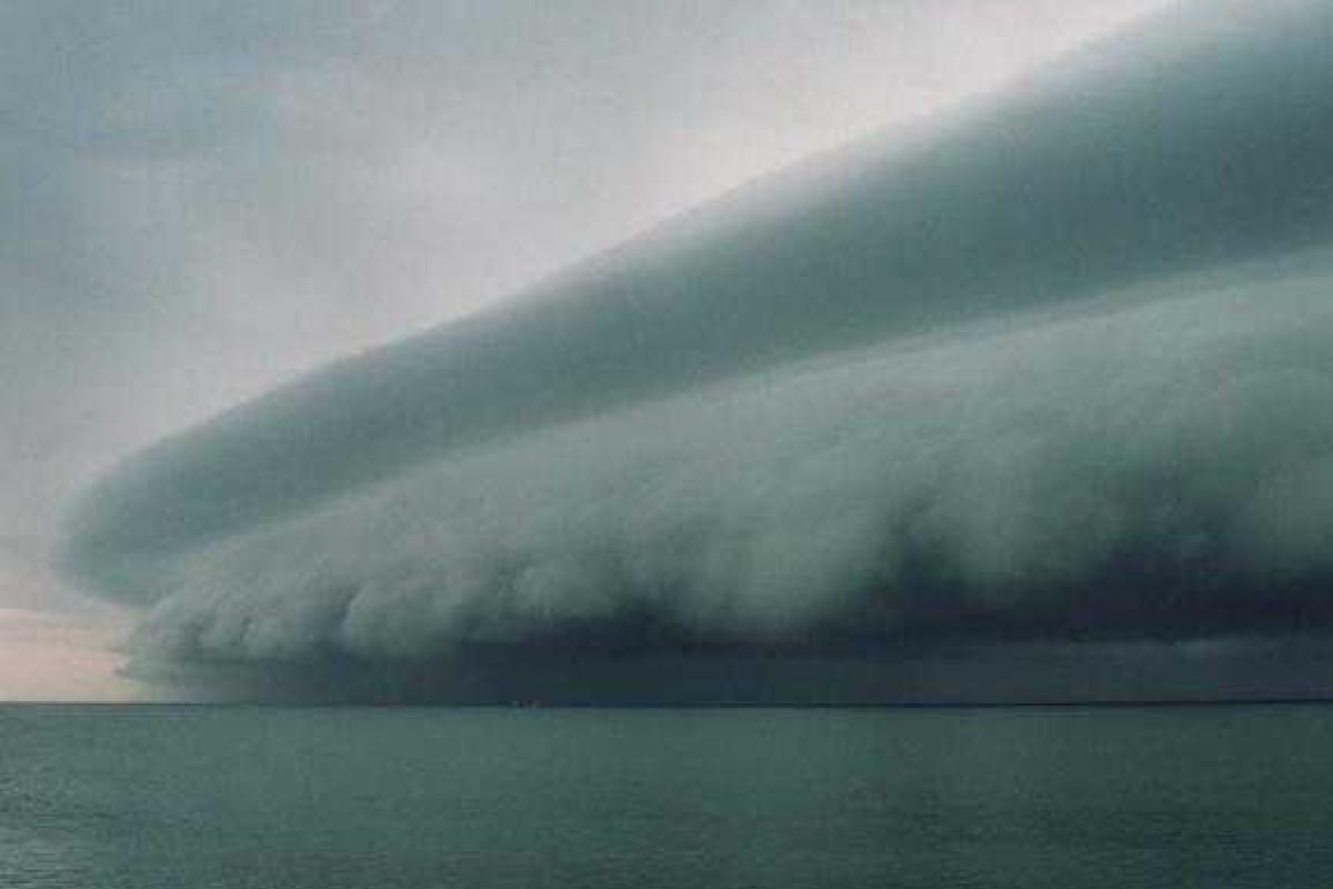 Жители Филиппин с ужасом ждут приближающийся мощный ураган "Ноул"