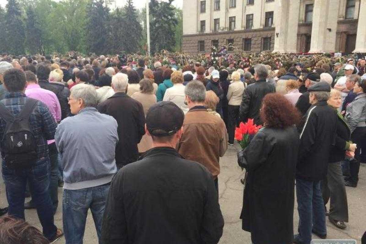 В Одессе на Куликовом поле прошли траурные мероприятия В Одессе на Куликовом поле прошли траурные мероприятия