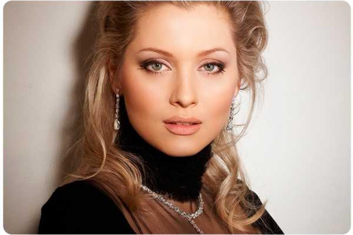 Лена Ленина призывает нежиться под лучами солнца и купаться в океане в кружевном нижнем белье Лена Ленина призывает нежиться под лучами солнца и купаться в океане в кружевном нижнем белье