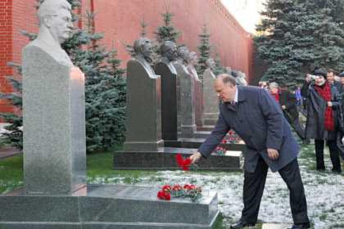 Глава российских коммунистов мечтает о создании музея Сталина