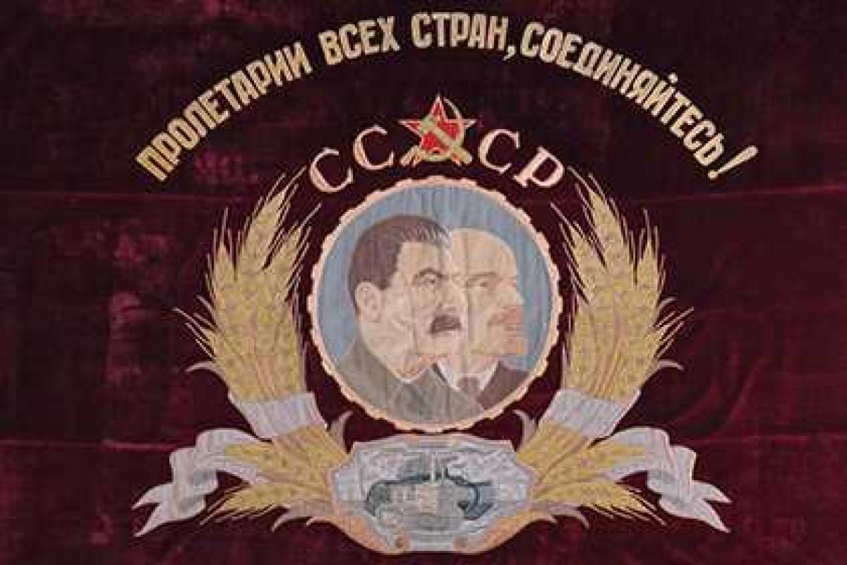 В российской столице открыли выставку военных знамен В российской столице открыли выставку военных знамен