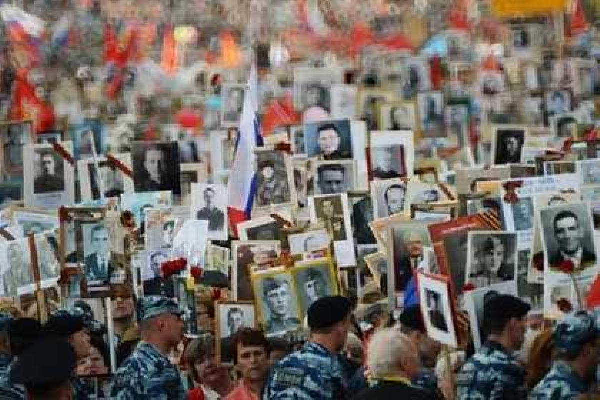 Акция "Бессмертный полк" собрала в своих рядах около 12 млн россиян Акция "Бессмертный полк" собрала в своих рядах около 12 млн россиян