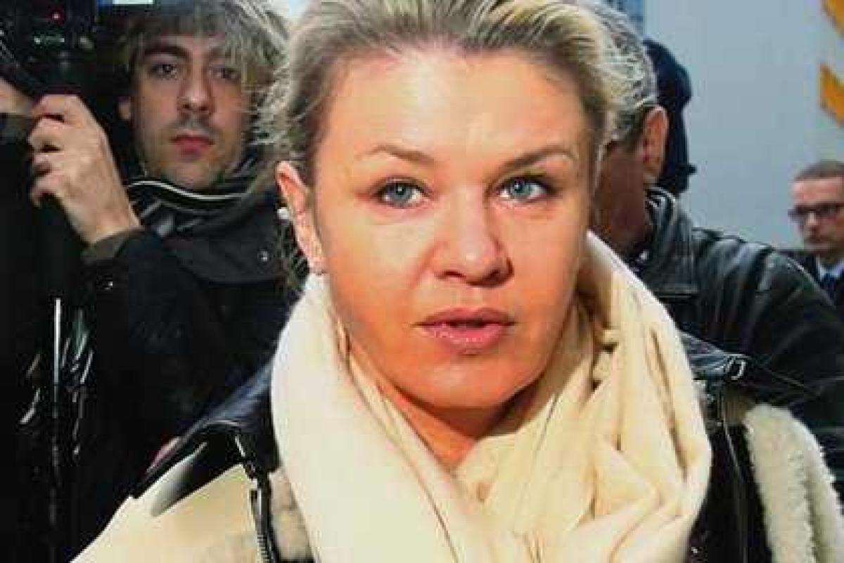 Пока Михаэль Шумахер находится без движения и не может говорить, его супруга распродает имущество Пока Михаэль Шумахер находится без движения и не может говорить, его супруга распродает имущество