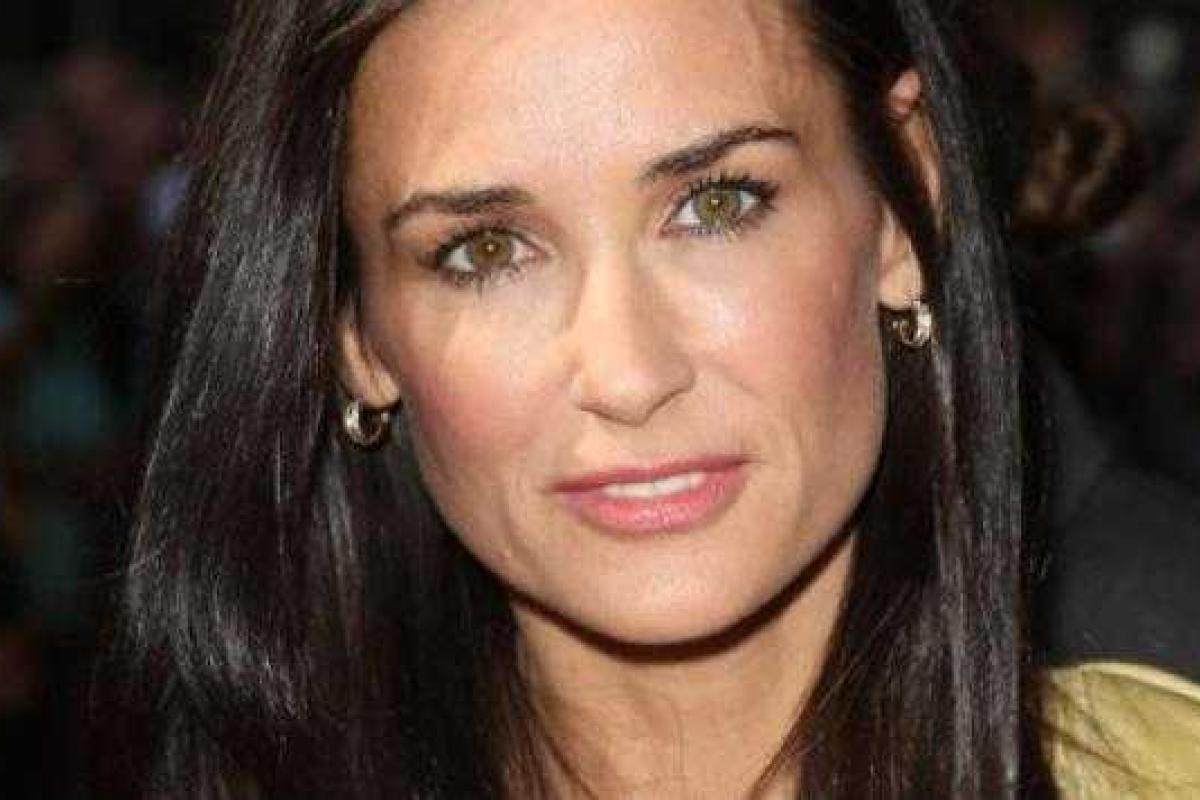 Деми Мур осталась без одежды Деми Мур осталась без одежды