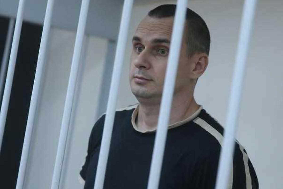 Украинский режиссер Сенцов остался за "российской" решеткой Украинский режиссер Сенцов остался за "российской" решеткой