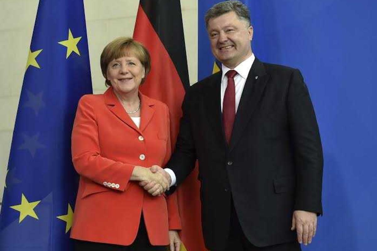 Порошенко и Меркель обсудили подготовку к саммиту "Восточного партнерства" в Риге Порошенко и Меркель обсудили подготовку к саммиту "Восточного партнерства" в Риге
