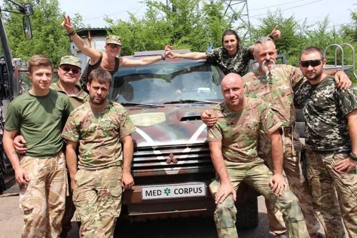 На передовой несет вахту волонтерский "Медицинский корпус" На передовой несет вахту волонтерский "Медицинский корпус"