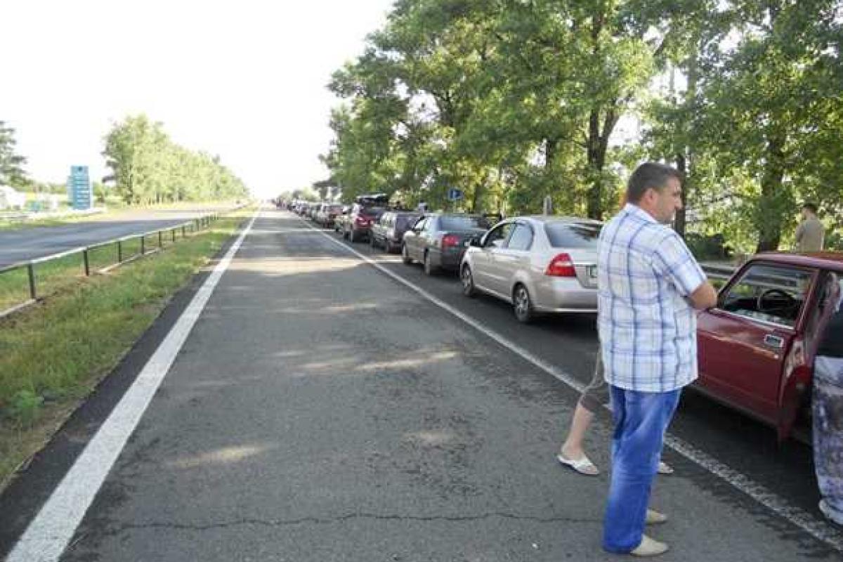 ОБСЕ: на линии разграничения стоят многокилометровые очереди в обе стороны ОБСЕ: на линии разграничения стоят многокилометровые очереди в обе стороны