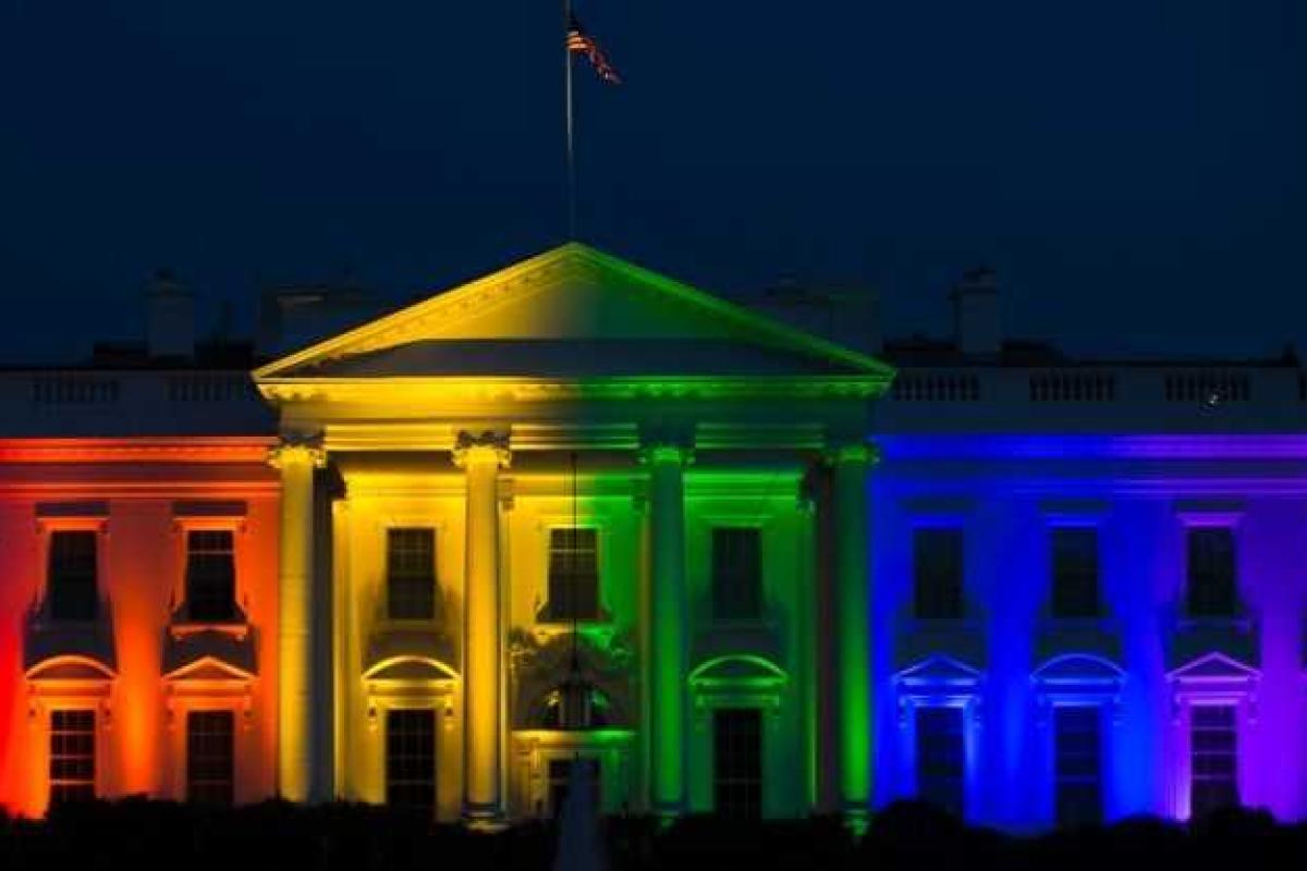 Белый дом "отмечает" признание однополых браков