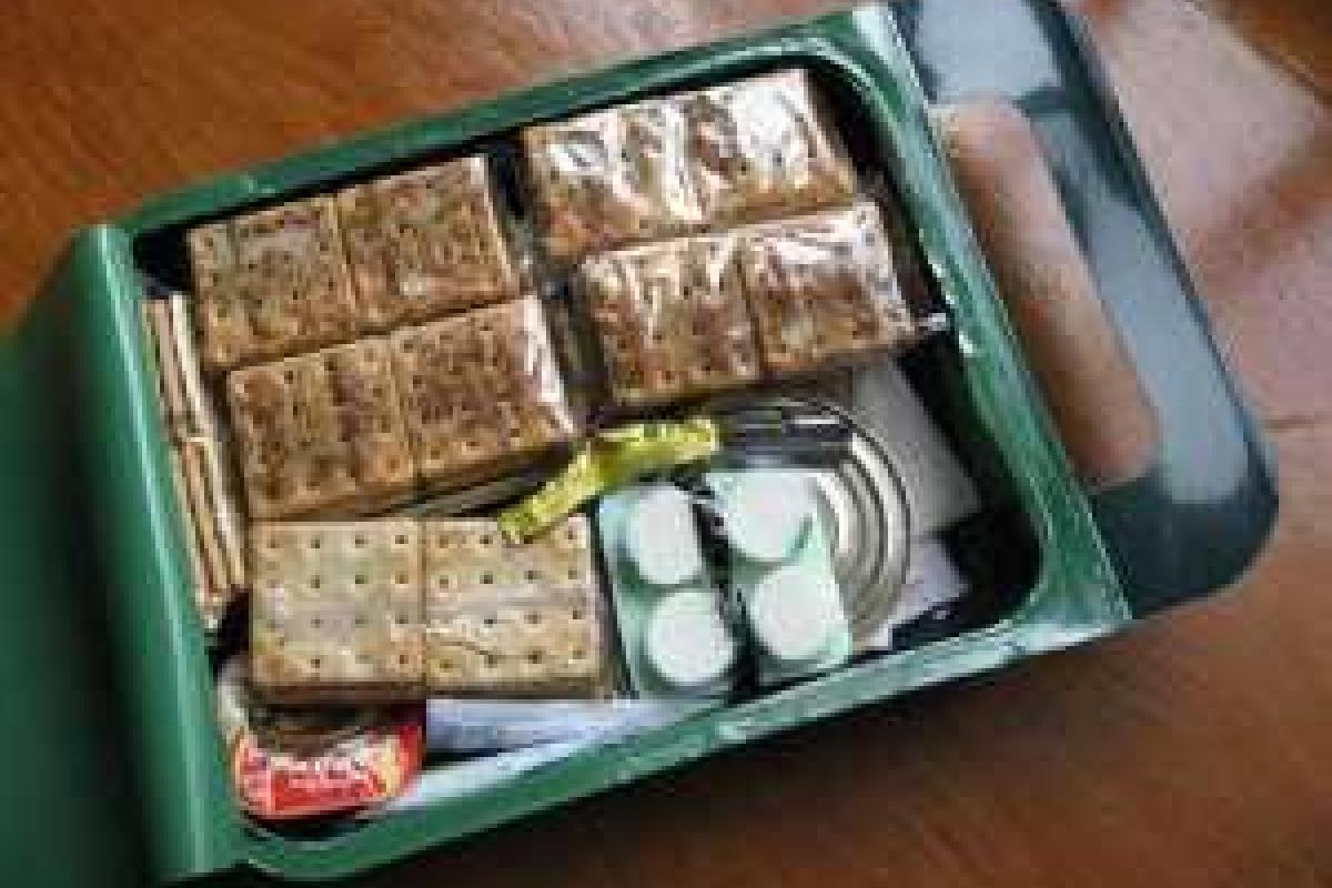 Ополченцев в "ДНР" травят российскими сухпайками  Ополченцев в "ДНР" травят российскими сухпайками