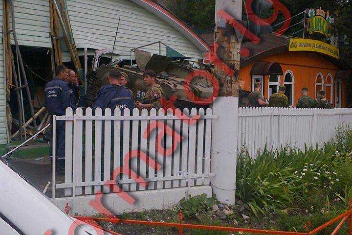 Боевики в Луганске шумно и "весело" со стрельбой и трупами отметили получение зарплаты Боевики в Луганске шумно и "весело" со стрельбой и трупами отметили получение зарплаты