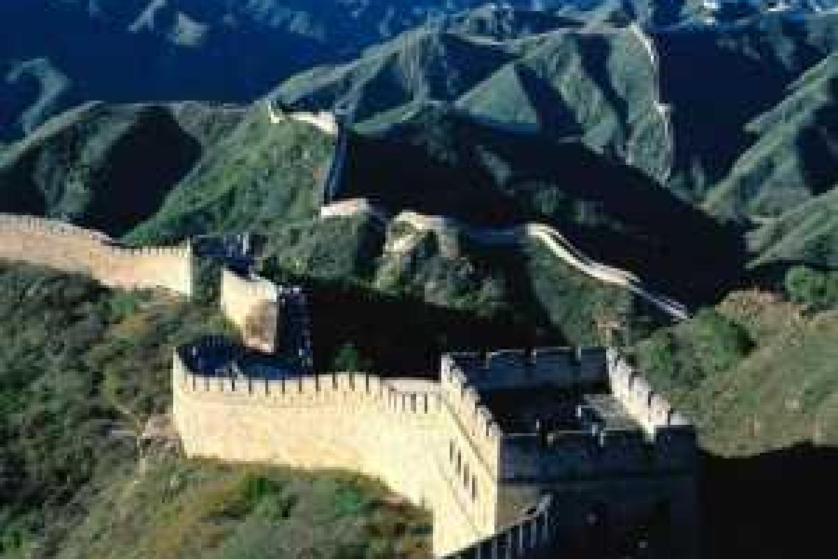 Бедные жители Китая растаскивают Великую китайскую стену по кирпичику