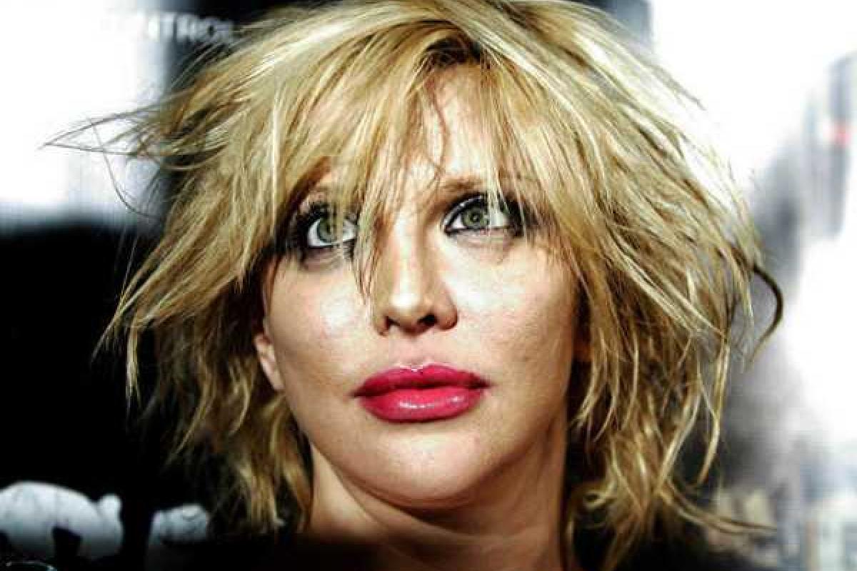 Опасное приключение американской певицы Кортни Лав в Париже