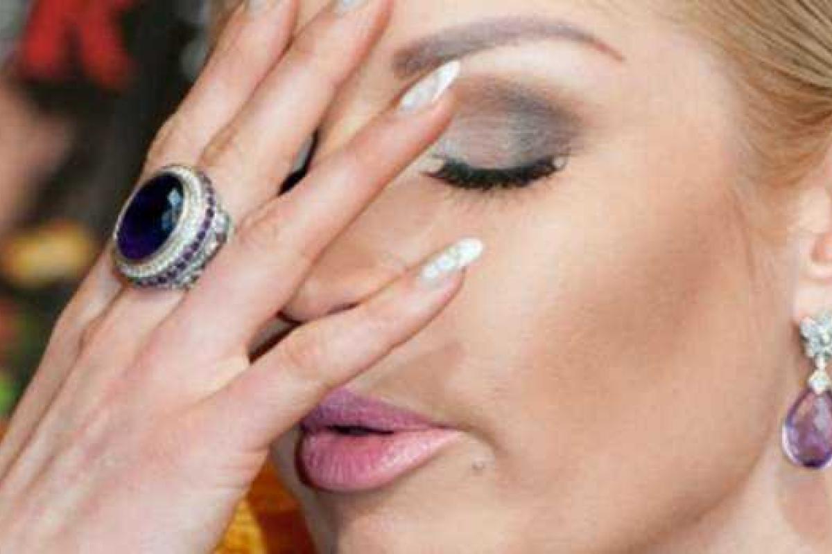 Бывший арт-директор модного дома Christian Dior не произвел впечатления на Волочкову Бывший арт-директор модного дома Christian Dior не произвел впечатления на Волочкову