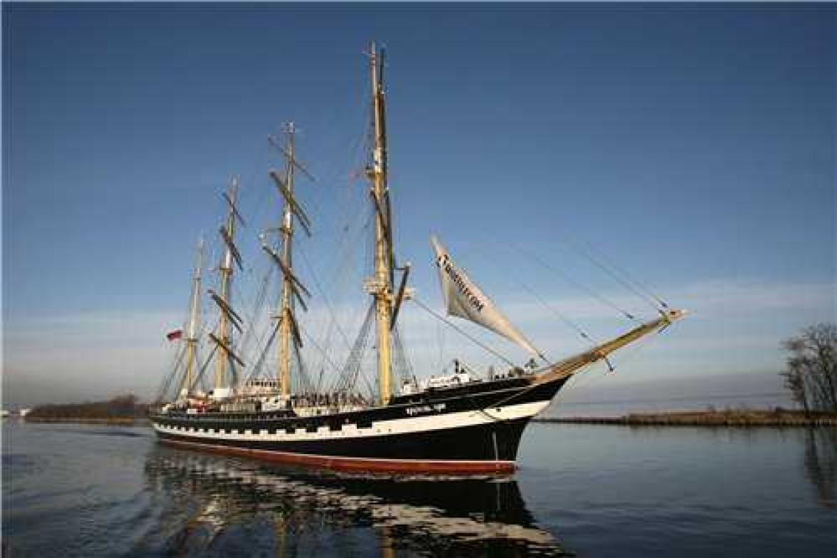 "Высший пилотаж": Российский парусник "угробил" корабли береговой охраны Исландии "Высший пилотаж": Российский парусник "угробил" корабли береговой охраны Исландии