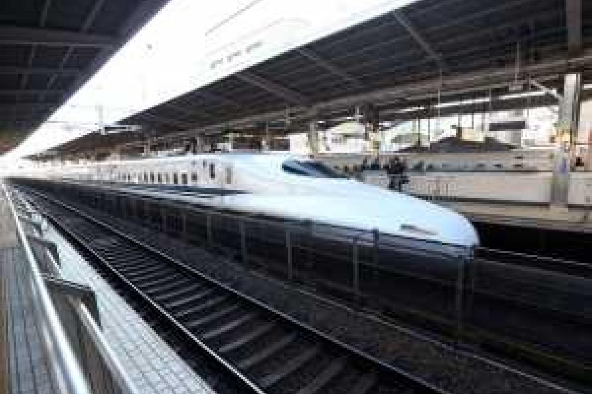 В Японии мужчина решил совершить самосожжение прямо во время движения скоростного поезда