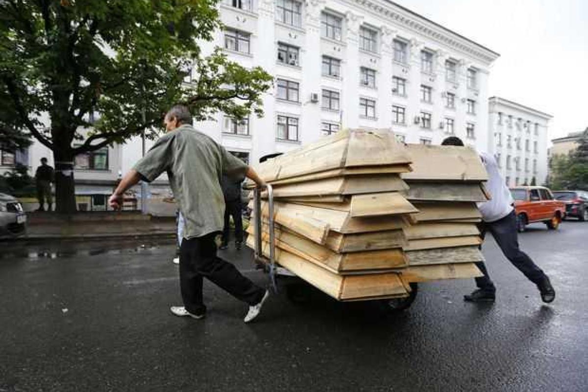 Письма из оккупированного Донбасса: жить надо сегодня, потому что "завтра" может не настать Письма из оккупированного Донбасса: жить надо сегодня, потому что "завтра" может не настать