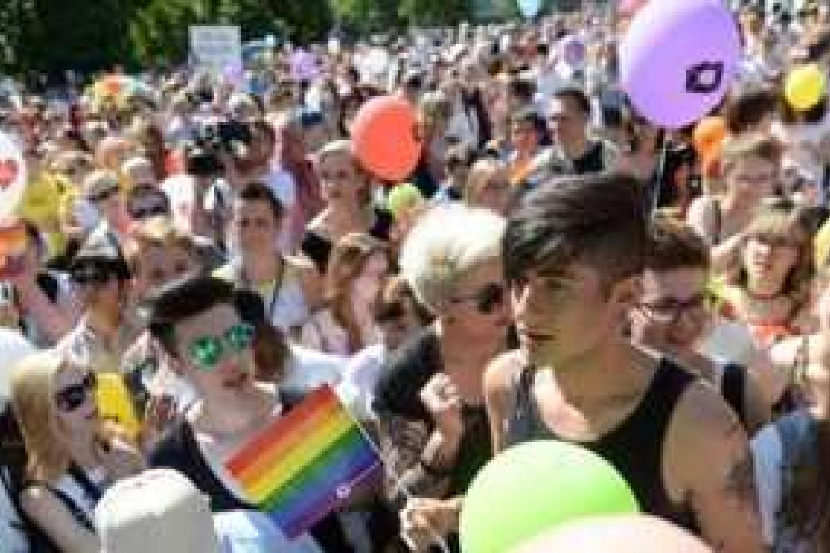 В Варшаве состоялся крупнейший в истории Польши "Парад равенства" В Варшаве состоялся крупнейший в истории Польши "Парад равенства"