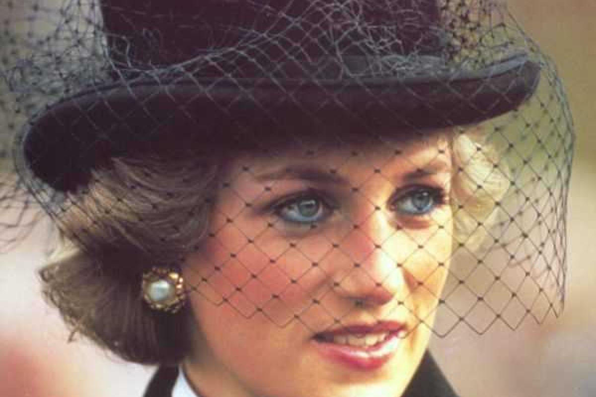 Платье принцессы Дианы стало эксклюзивным лотом на аукционе