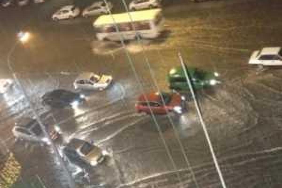 Стихия лютует в российском Воронеже Стихия лютует в российском Воронеже