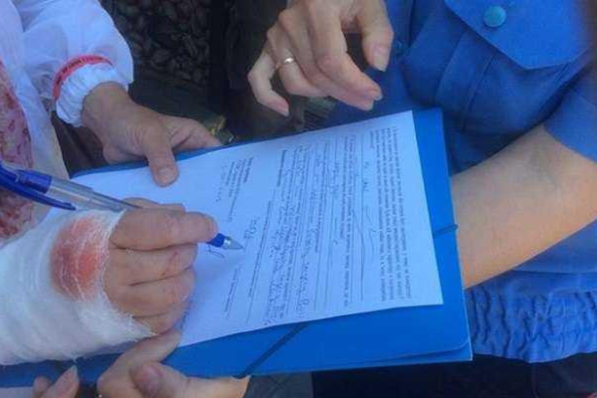 По киевским улицам ходит женщина, которая, распространяя газету, грызет людей По киевским улицам ходит женщина, которая, распространяя газету, грызет людей