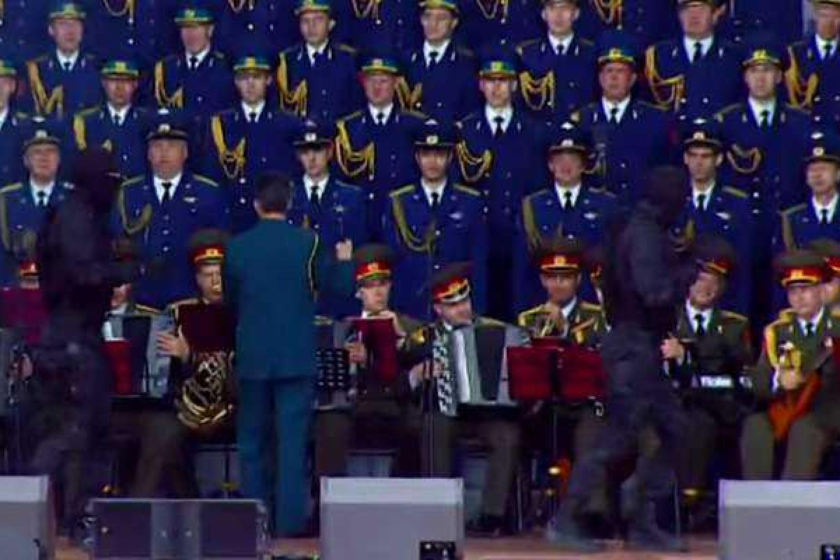 Российские спецназовцы лихо сплясали перед любимым президентом Российские спецназовцы лихо сплясали перед любимым президентом