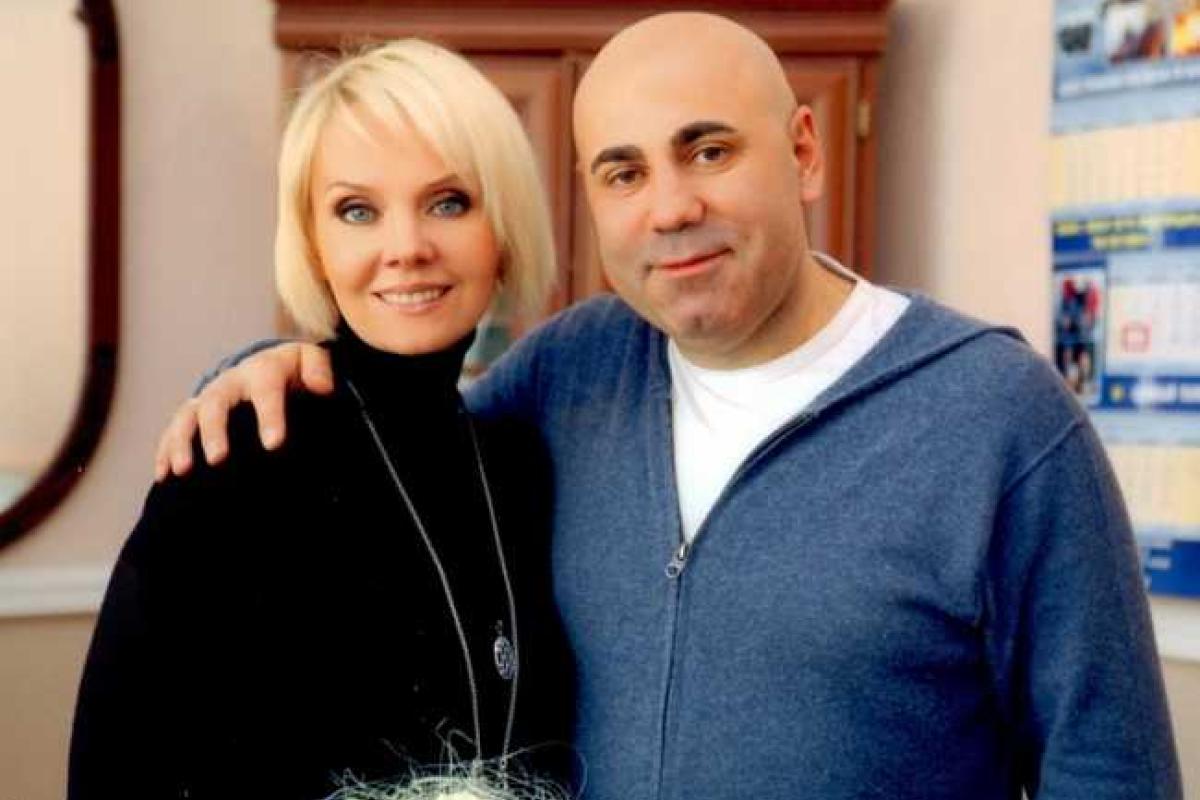 Кто-то очень невзлюбил Валерию и ее мужа: обстреляны окна квартиры Кто-то очень невзлюбил Валерию и ее мужа: обстреляны окна квартиры