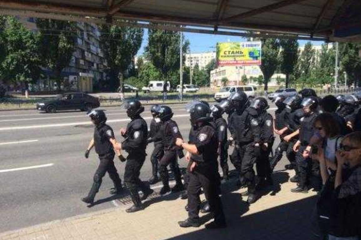 Увеличилось число пострадавших правоохранителей, охранявших ЛГБТ-акциию в столице Увеличилось число пострадавших правоохранителей, охранявших ЛГБТ-акциию в столице