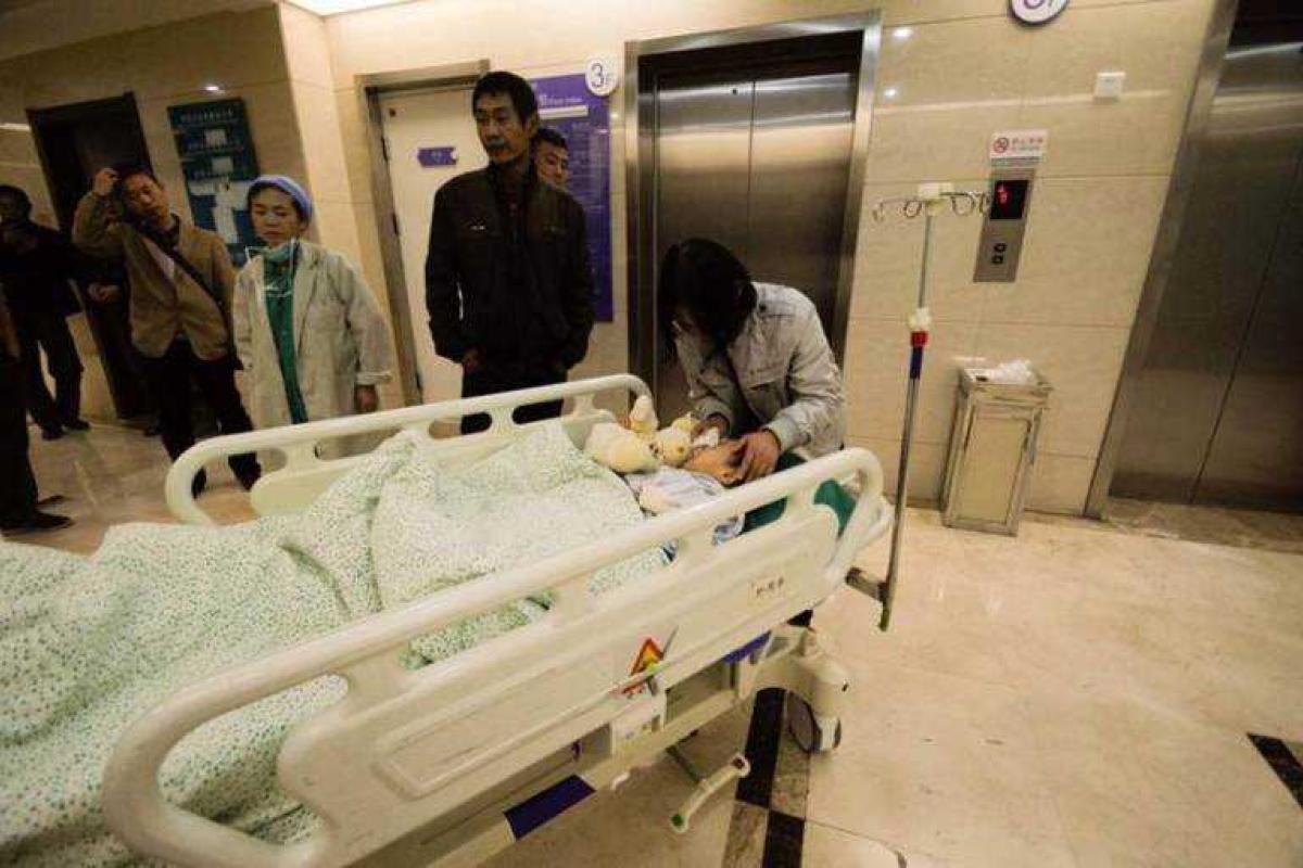 В Китае врачи успешно пришили 3-летнему ребенку пенис, отрезанный мальчику родной теткой В Китае врачи успешно пришили 3-летнему ребенку пенис, отрезанный мальчику родной теткой