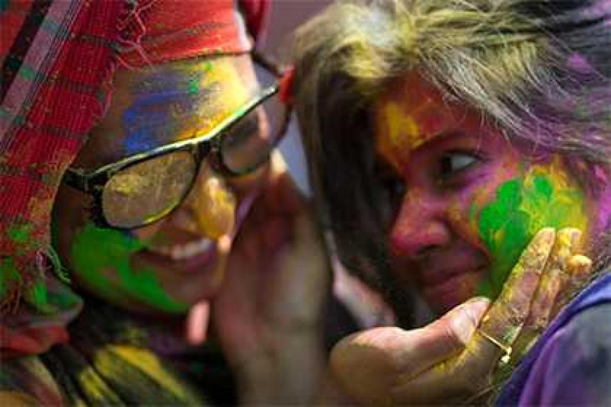 Опрос: самым популярным цветом в мире оказался - голубой