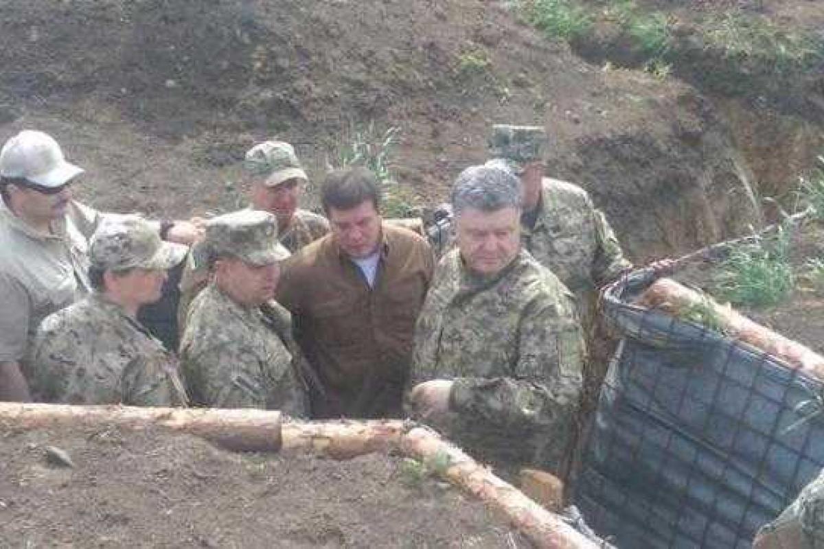 Порошенко: Линии обороны строит вся Украина Порошенко: Линии обороны строит вся Украина