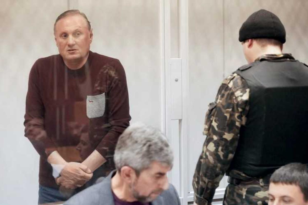 Александр Ефремов останется за решеткой до 1 августа