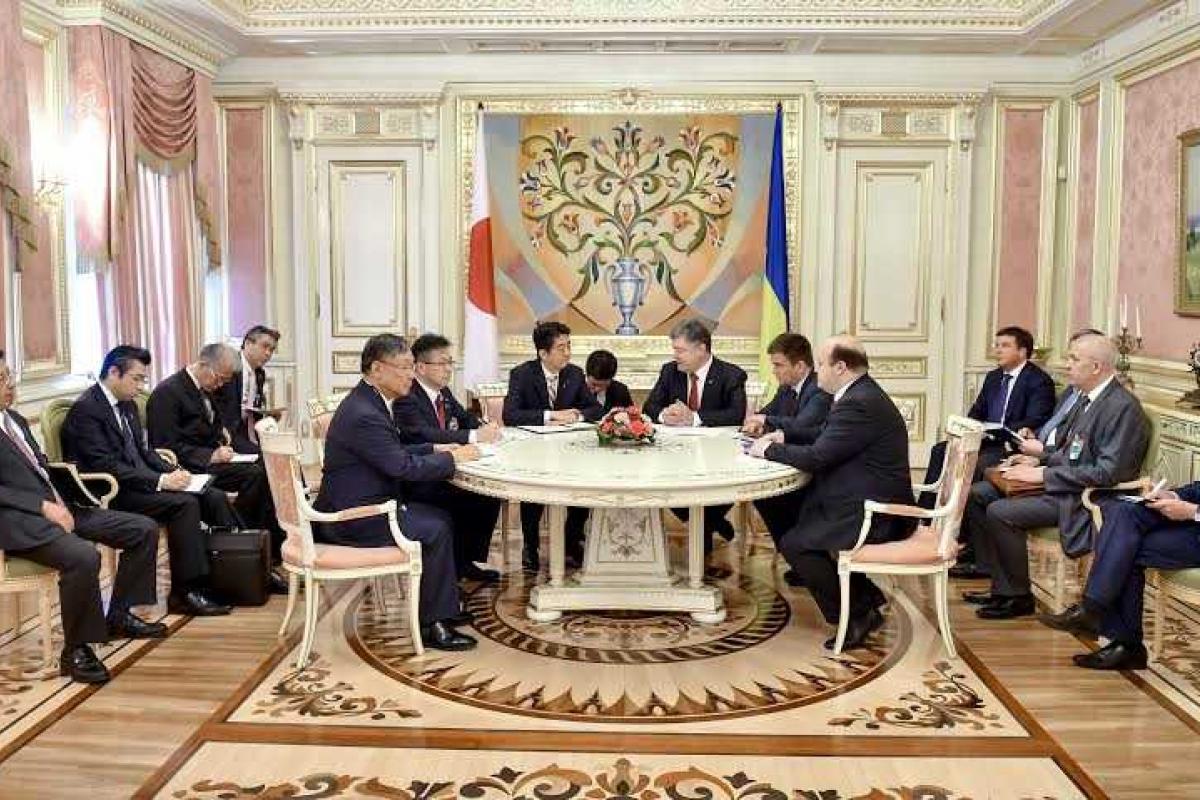 В Киев прибыла большая делегация японских чиновников во главе с Премьер-министром В Киев прибыла большая делегация японских чиновников во главе с Премьер-министром