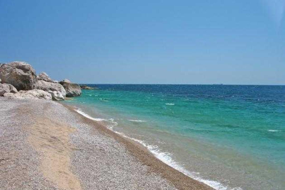 Распродажа: "власти" Крыма закрывают "опасные" пляжи и готовят их к аукциону Распродажа: "власти" Крыма закрывают "опасные" пляжи и готовят их к аукциону