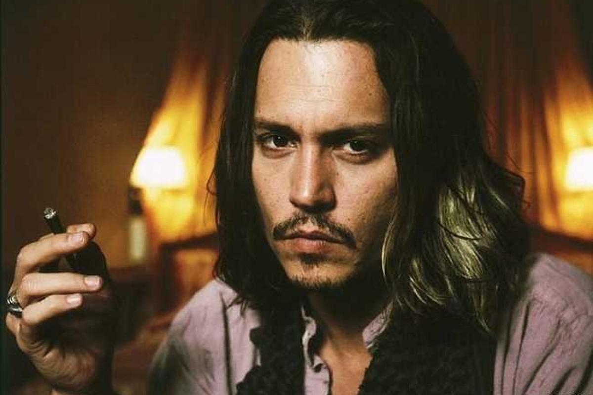 Поклонники Джонни Деппа вскоре увидят своего кумира с лысиной и сединой