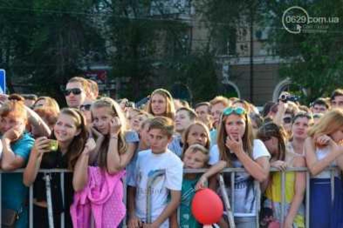 На празднование Дня металлурга жители Мариуполя пришли целыми семьями