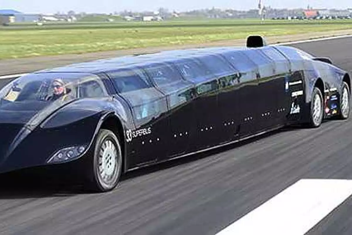 Шейхи и состоятельные туристы в ОАЭ ездят на самых дорогостоящих и креативных "маршрутках" в мире Шейхи и состоятельные туристы в ОАЭ ездят на самых дорогостоящих и креативных "маршрутках" в мире