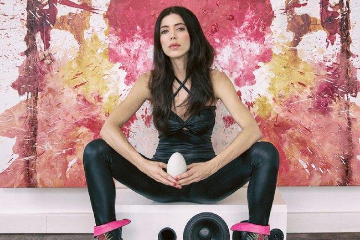 Очередной обнаженный перформанс экстравагантной Мило Мойре привел к аресту художницы