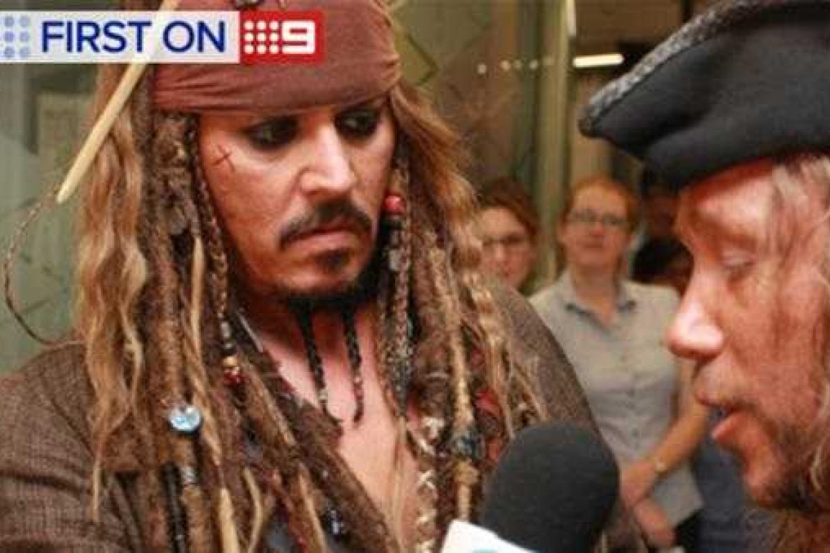 Джек Воробей побывал в гостях у маленьких пациентов онкологической клиники Джек Воробей побывал в гостях у маленьких пациентов онкологической клиники