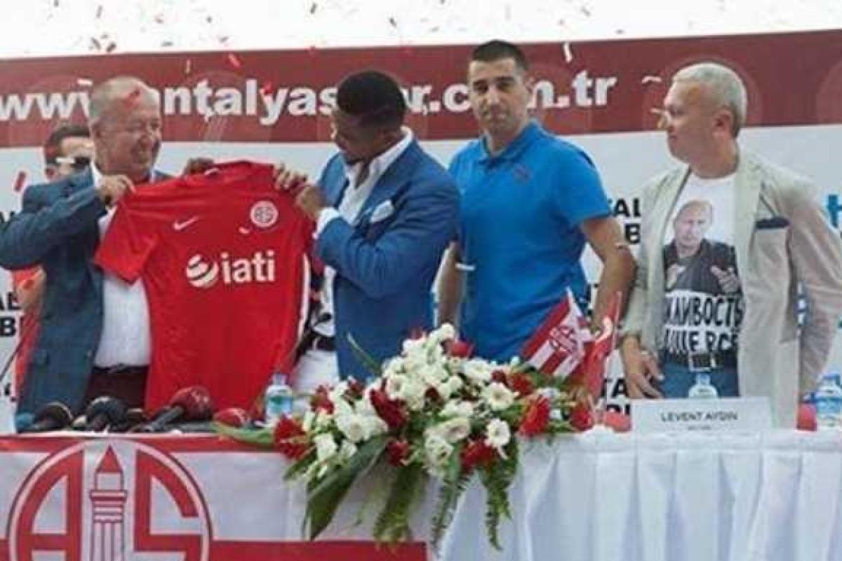 Вопрос принципа: Климкин решил прекратить полномочия почетного консула Украины за футболку с Путиным