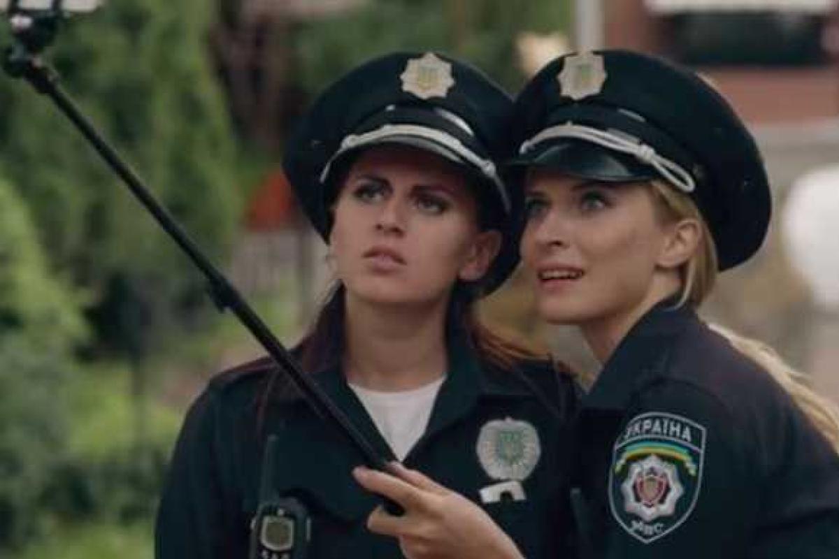 Зрителям подарили комедийный сериал о работе новой патрульной полиции Зрителям подарили комедийный сериал о работе новой патрульной полиции