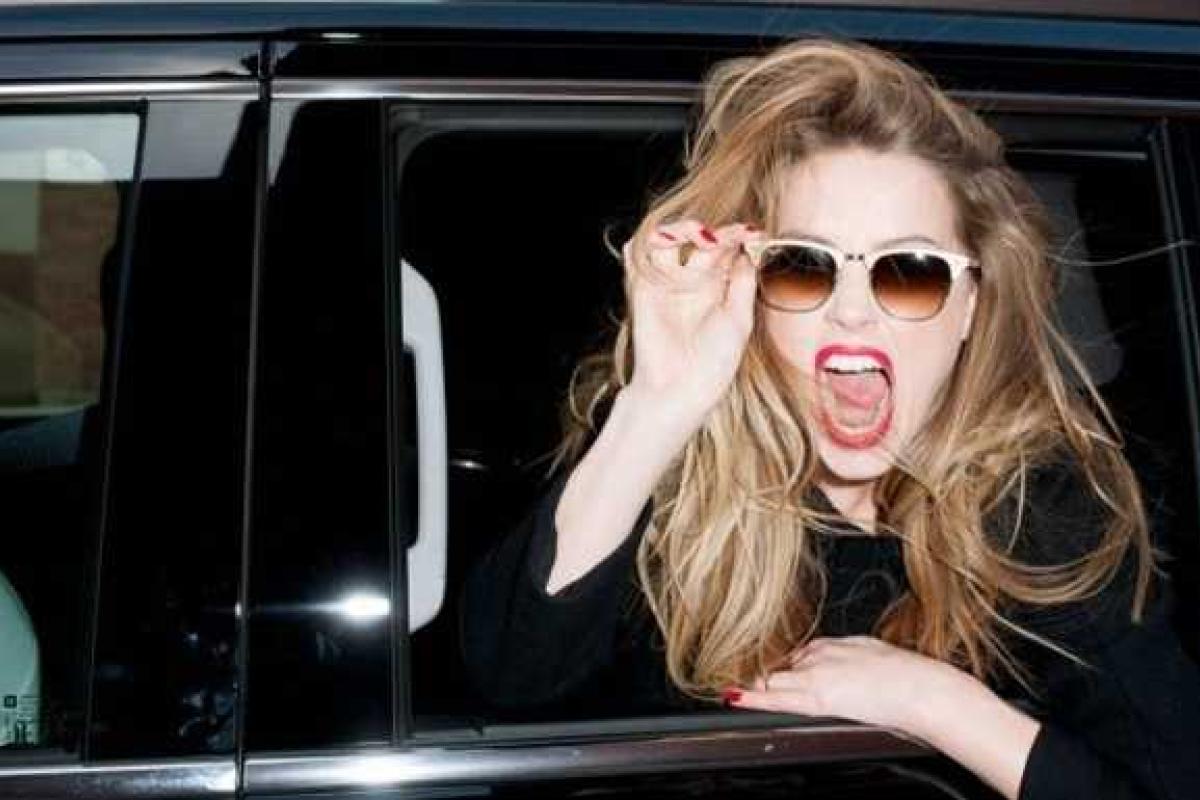 Супруга Джонни Деппа предстанет перед судом из-за собак-нарушителей границы