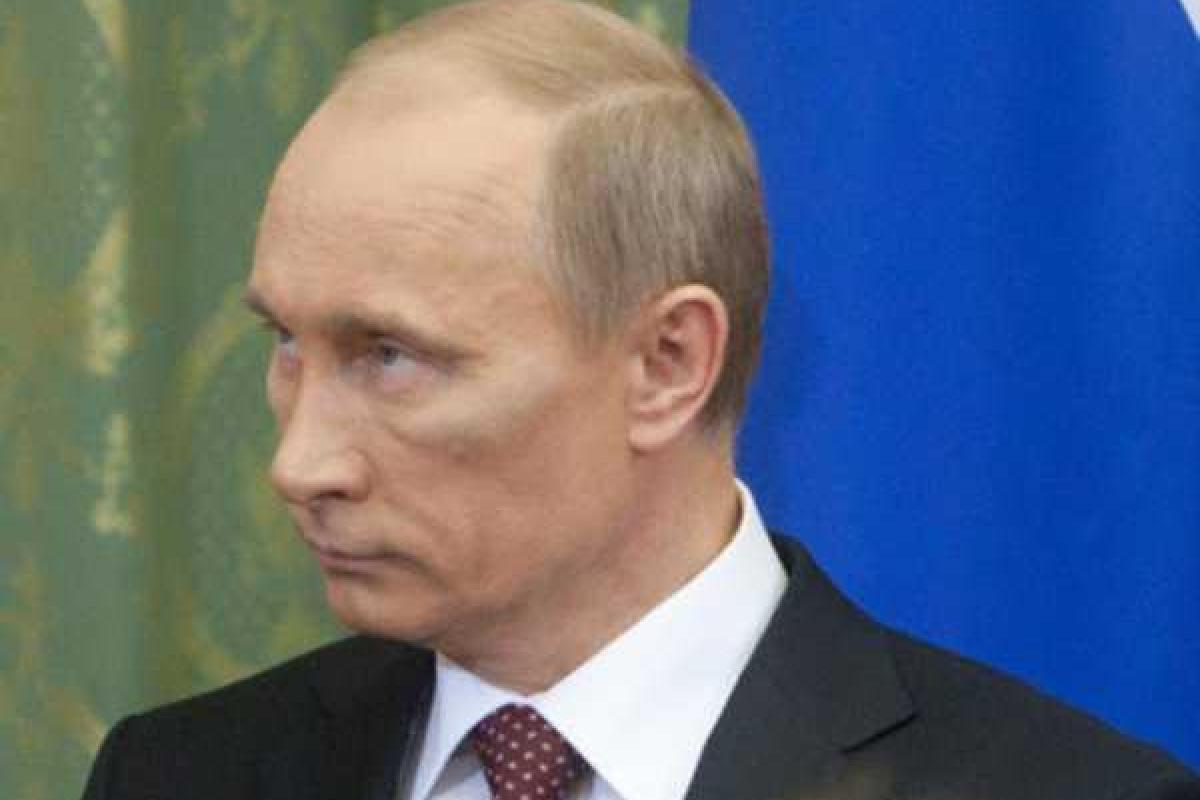В. Голышев: Путин напоминает актера, который уже сыграл свою роль и ждет занавеса, но его почему-то не опускают В. Голышев: Путин напоминает актера, который уже сыграл свою роль и ждет занавеса, но его почему-то не опускают