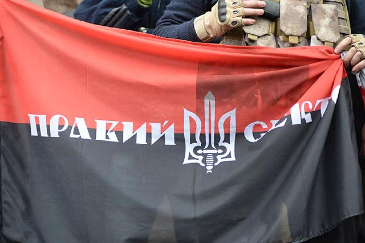 Под АП на митинг собираются активисты "Правого сектора" 