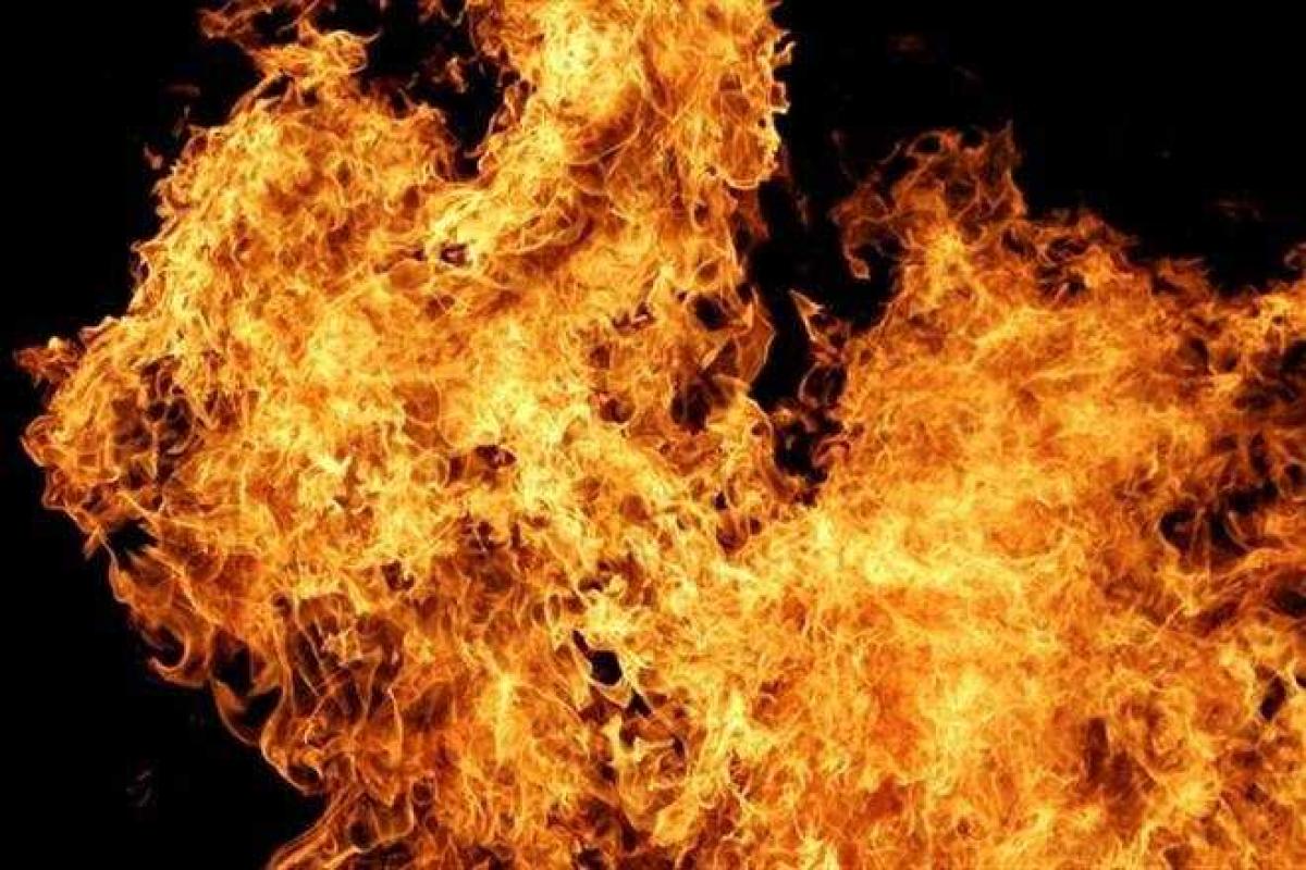 Донецк: сильный пожар в железнодорожном депо уничтожил 25 пассажирских вагонов Донецк: сильный пожар в железнодорожном депо уничтожил 25 пассажирских вагонов