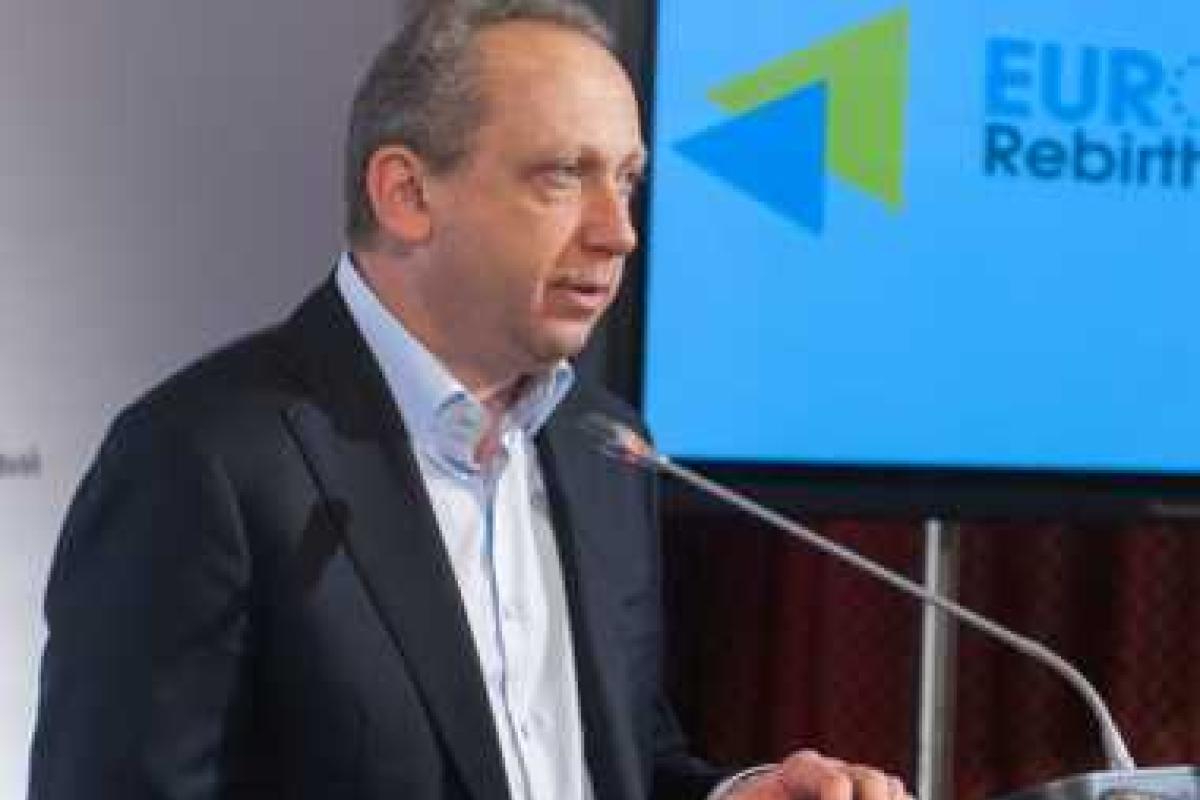 С. Рабинович: российский бизнес боится "царского гнева" президента РФ и его окружения С. Рабинович: российский бизнес боится "царского гнева" президента РФ и его окружения