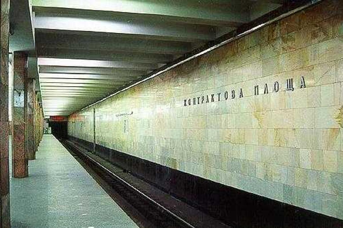 Столичные медики безуспешно пытались спасти мужчину, который потерял сознание в метро Столичные медики безуспешно пытались спасти мужчину, который потерял сознание в метро