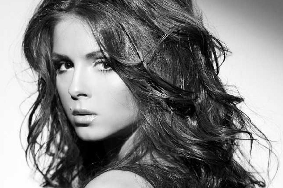 Нюша показала поклонникам соблазнительную фигурку 