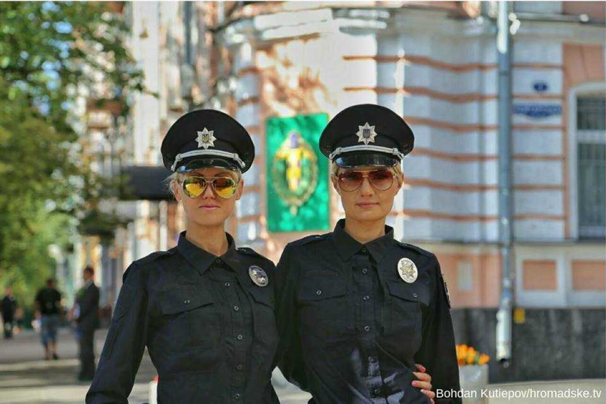 В соцсетях живо обсуждают девушек-полицейских, которые выйдут на ночные улицы Киева В соцсетях живо обсуждают девушек-полицейских, которые выйдут на ночные улицы Киева